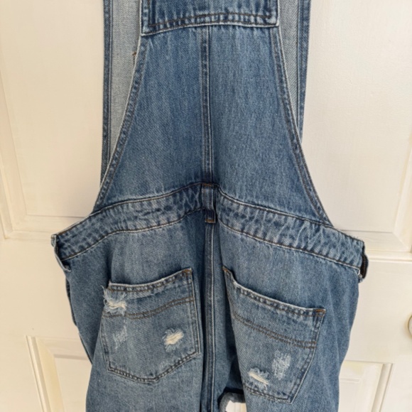 Forever 21+ Distressed Denim Overall Shorts Plus Size 1X - Picture 5 of 6